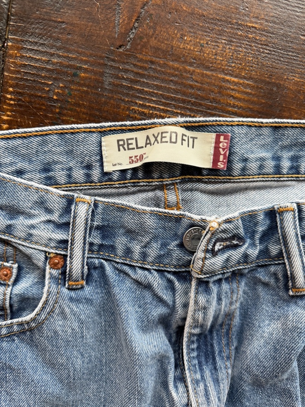 Vintage Levi's Relaxed Fit Light Blue Denim Jeans 550 34x36